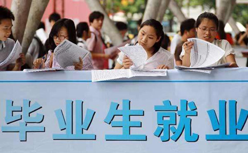 公務(wù)員考試偏向應(yīng)畢業(yè)屆生？往屆生想哭還早了點(diǎn)